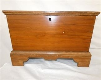 EARLY PINE TRUNK 24X17