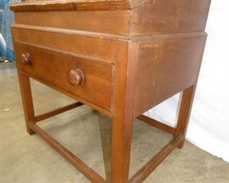 VIEW 3 SLANT FRONT LIFT TOP DESK