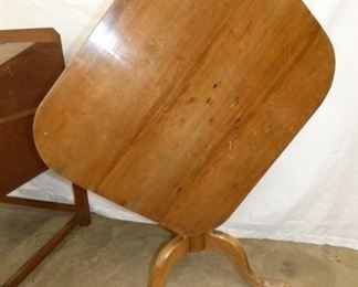 VIEW 3 CLEAN TILT TOP TABLE