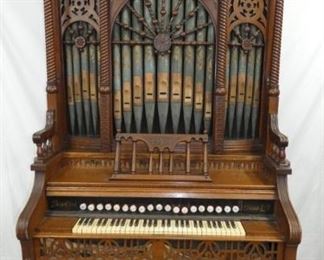 ORNATE OAK CHICAGO ORGAN