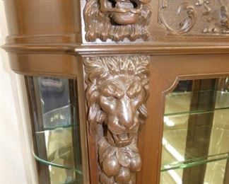 VIEW 5 CLOSEUP W/ DOUBLE LIONS