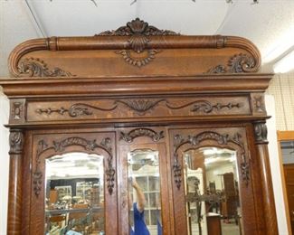 VIEW 2 CLOSEUP LG CARVED CROWN