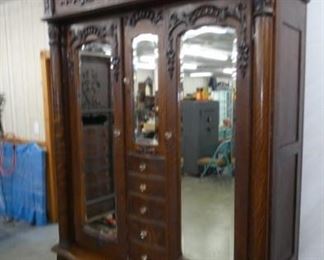 VIEW 7 KARGES WARDROBE W/ COLUMNS