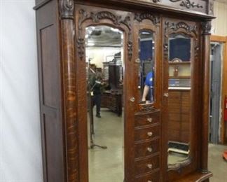 VIEW 8 CLOSEUP OAK COLUMNS