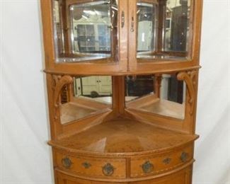 UNUSUAL OAK CORNER CHINA