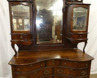 LARGE OAK KIDNEY SHAPED DRESSER