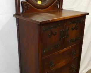 VIEW 5 LEFTSIDE OAK CHEST