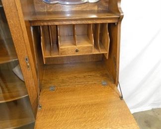 VIEW 4 INSIDE DROPDOWN DESK