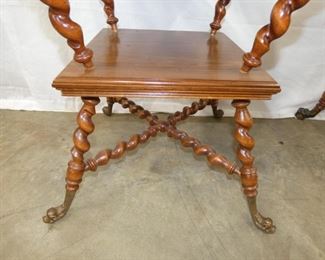 VIEW 2 CLOSEUP DETAILED TWIST