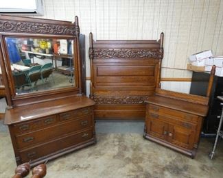 MATCHING 3PC. OAK BED ROOM SUITE