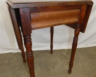 MAH. DROPLEAF SIDE TABLE