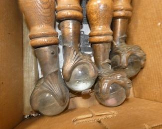 VIEW 2 CLOSEUP BALL/CLAW FEET