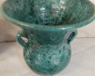 VIEW 2 CLOSEUP W/ DOUBLE HANDLES