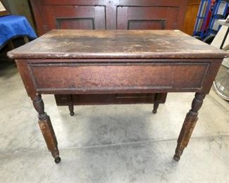 EARLY DROPLEAF TABLE