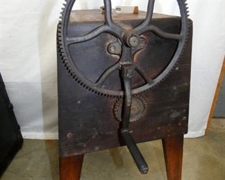 EARLY HANDCRANK CHURN