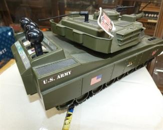 VIEW 2 CLOSEUP US ARMY GI JOE TANK