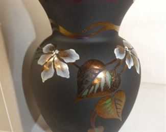 VIEW 2 CLOSEUP FENTON VASE