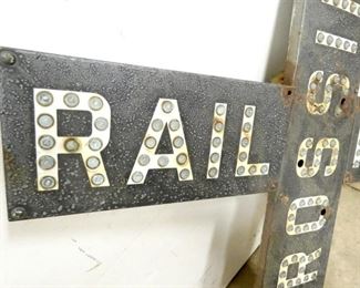 VIEW 4 CLOSEUP CAT EYES