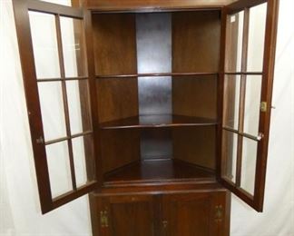 VIEW 3 INSIDE CLEAN CRAFTIQUE