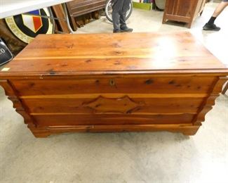 CEDAR BLANKET CHEST