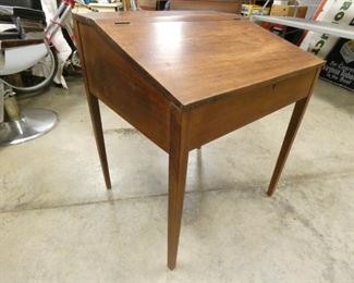 VIEW 3 EARLY LIFT TOP DESK