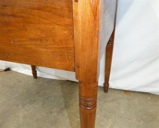 VIEW 3 CLOSEUP PEGGED TABLE