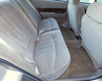 VIEW 14 CLEAN REAR SEAT