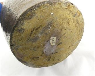 VIEW 3 BOTTOM POTTERY JAR
