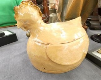 JAMESTOWN POTTERY CHICKEN