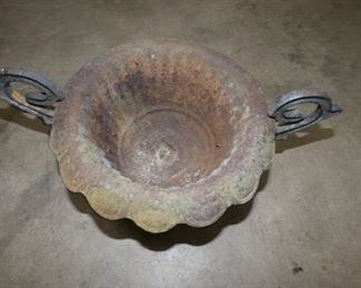 VIEW 4 TOP VIEW PLANTER