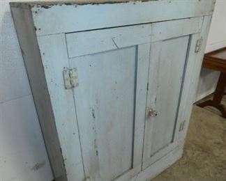 VIEW 2 CLOSEUP DOUBLE DOOR CUPBOARD