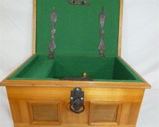 VIEW 2 CLOSEUP W/ STRAP HINGERS