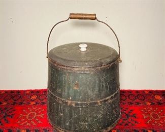 Dark green mince meat bucket