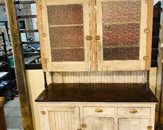 Pharmaceutical cabinet