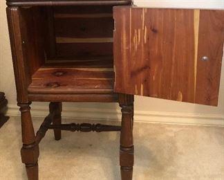 Vintage End Table w/Storage Area
