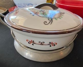 OHIO Covered Casserole Dish with Metal Stand