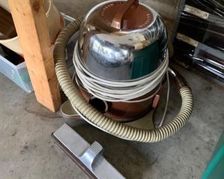 Complete vintage Rainbow vacuum with TONS of attachments 