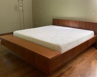 Platform king size bed w/storage - EXCELLENT!