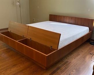 Platform king size bed w/storage - EXCELLENT!