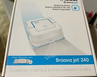 iRobot Braava jet - new in box w/accessories