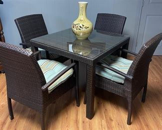 Woven indoor/outdoor table & 4 chairs