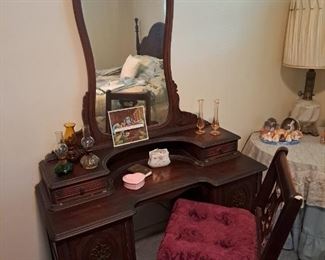 Vintage Vanity (w/matching Full Bed and Chest)