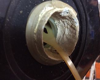 MERCURY 3.3 TROLLING MOTOR, NEEDS REPAIR ON GAS TANK