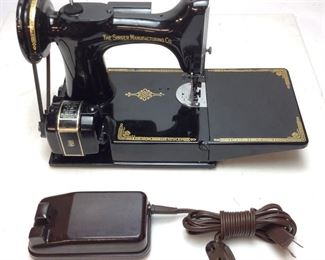 ANTIQUE SINGER PORTABLE SEWING MACHINE