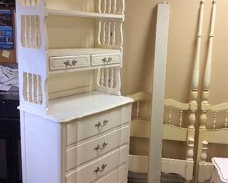 DIXIE FURNITURE 6 PIECE BEDROOM SUITE