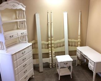 DIXIE FURNITURE 6 PIECE BEDROOM SUITE
