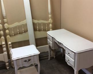 DIXIE FURNITURE 6 PIECE BEDROOM SUITE