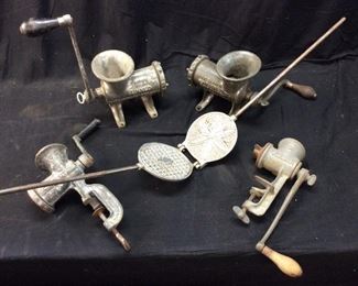 ASSORTED VINTAGE MEAT GRINDERS