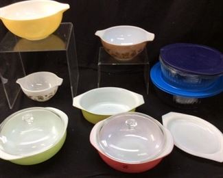 VINTAGE PYREX DISH GROUP