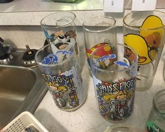 MISS PIGGY, TAZMANIAN DEVIL, SPEEDY GONZALES GLASSES